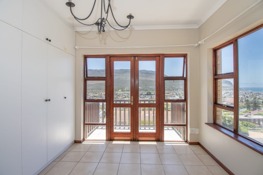 To Let 3 Bedroom Property for Rent in Capri Western Cape